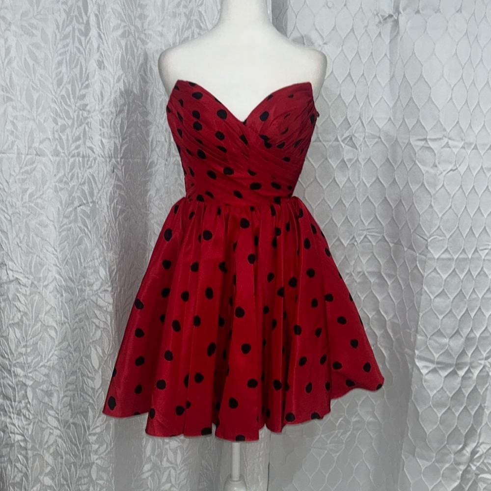 Red dress with black polkadots, fit to flare NWT Sherri hill size 00